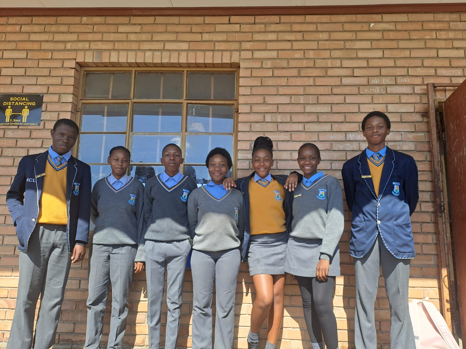 Banner: Welcome to Luthuli Park Combined School.
